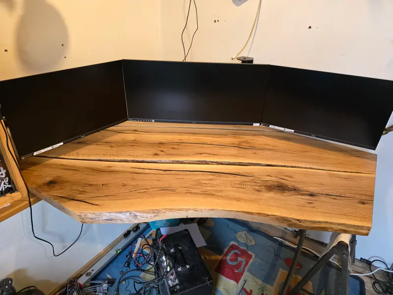 Corner table